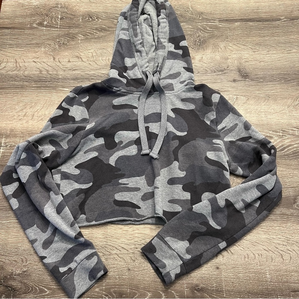 Hollister Gray & Black Camo Cropped Hoodie